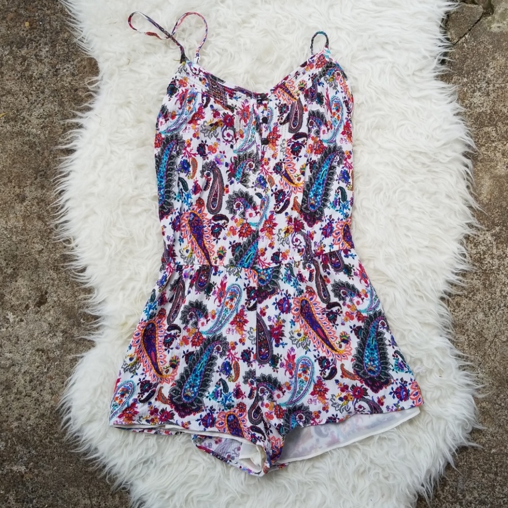🌺Super cute American Eagle Romper🌸